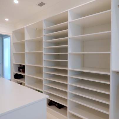 Floor mount adjustable walk-in