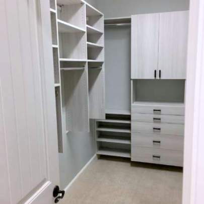 Wall hung adjustable walk in closet